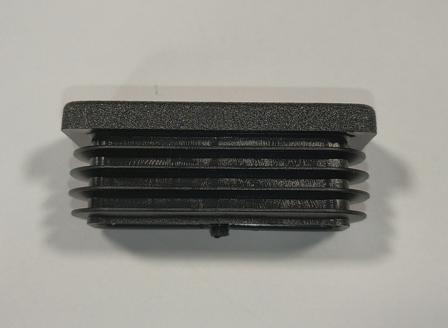 Záslepka 50x20mm obdélníková černý plast