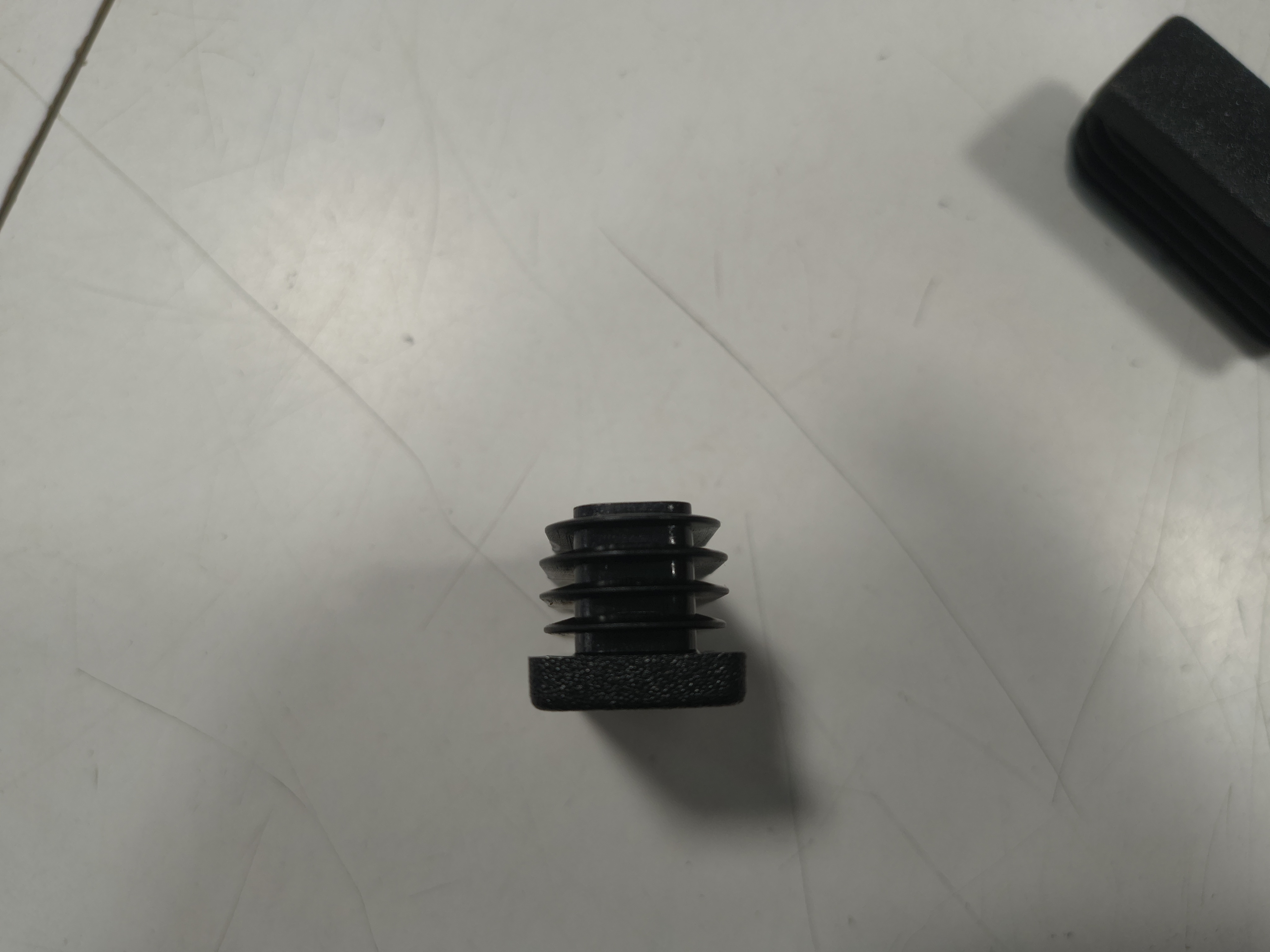 Záslepka 50x20mm obdélníková černý plast