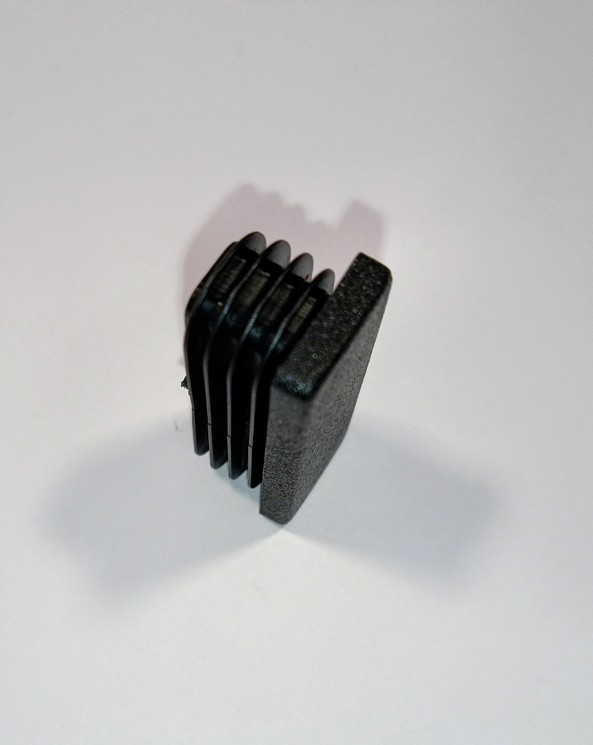 Záslepka 50x20mm obdélníková černý plast