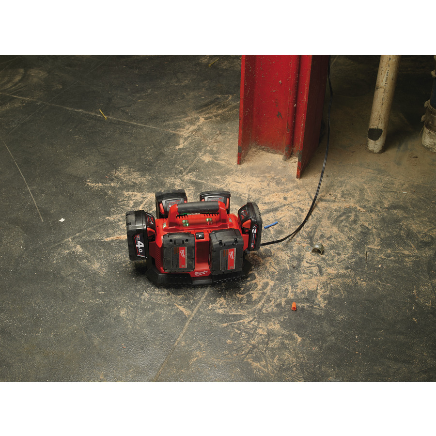 Milwaukee M1418C6 nabíječka