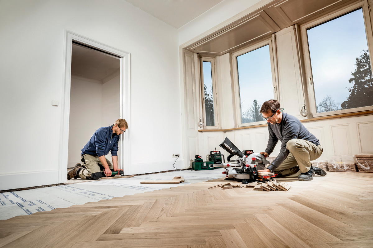 Akumulátorová kapovací pila METABO KGS 18 LTX 216