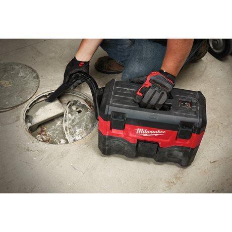 Milwaukee M18 VC2-0 aku vysavač