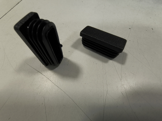 Záslepka 50x20mm obdélníková černý plast